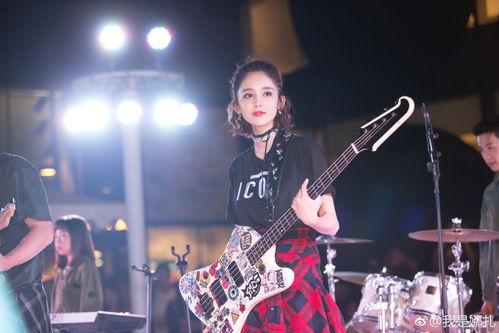 娱乐吃瓜姐缝纫机乐队